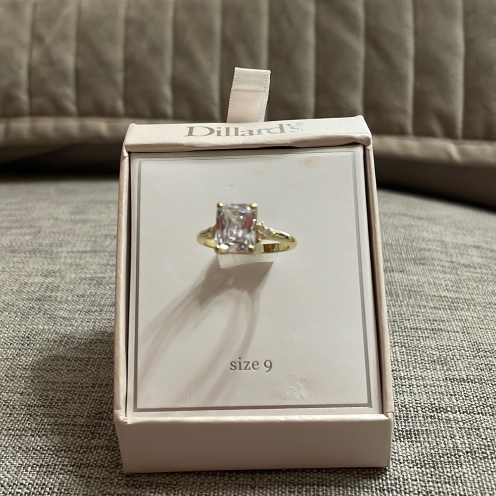 Cubic zirconia gold Princess cut ring